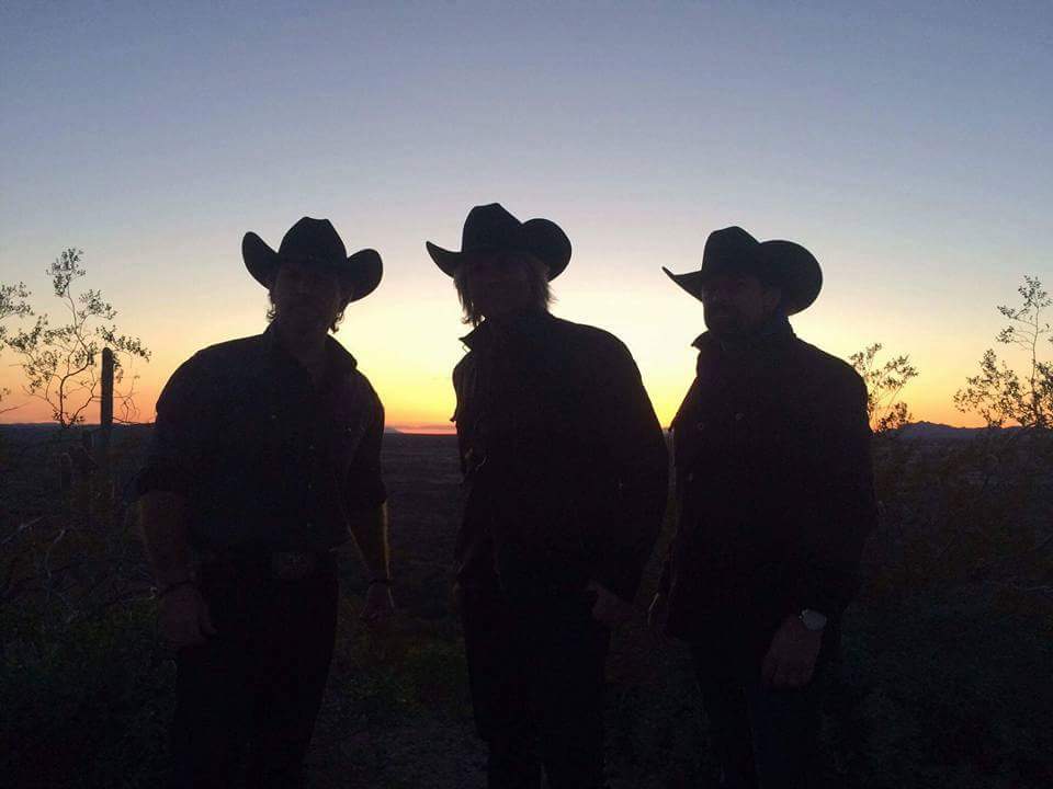 ebsworthmomo's tweet image. youtu.be/BS9BI1TVRa8 #FridayFeeling #HardWorkin' @thetexastenors #BootDaddy #LyricVideo   #RISE #CD   #OfficialVideo out 11/7!