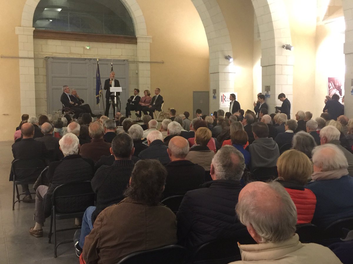 Republicains_49's tweet photo. #ladroitederetour au rendez vous à #BeaufortenVallee . 300 militants présents ce soir! Merci Serge # Maye et @JCTaugourdeau https://t.co/bZx92ndW26