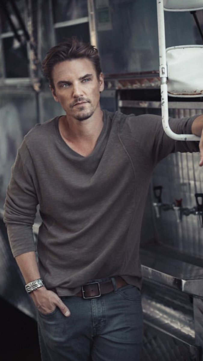 StoneSymbol's tweet photo. Riley Smith #musician #actor wearing #mens #poets #cuff #sterlingsilver #fashion #mensstyle #streetwear #stonesymbol #stonesunity https://t.co/AlXLISoJNK