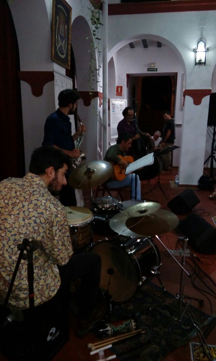 CastillejaCta's tweet photo. Acordes de Jazz Flamenco en Casa de la Cultura #Castillejacta Concierto de #Labejazz
Tu Ayuntamiento a tu servicio.
Colabora @Dipusevi https://t.co/lK79yDPlcc