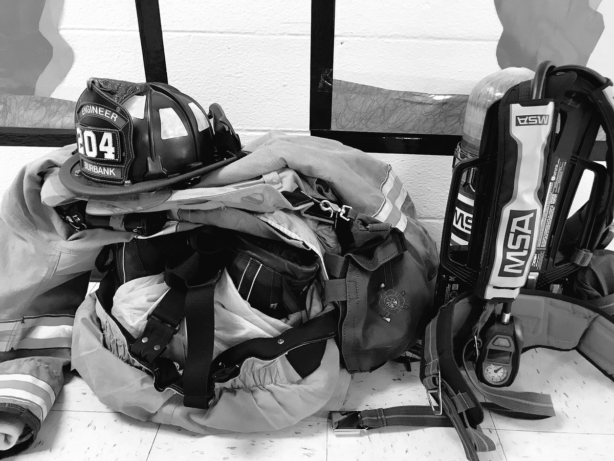 CariCB79's tweet photo. @harryefryschool kids did great today. Thank you BurbankFD for coming by & talk about fire safety. #burbankFD #FryPossibilities #Burbank111 https://t.co/gzBmlkKvFo
