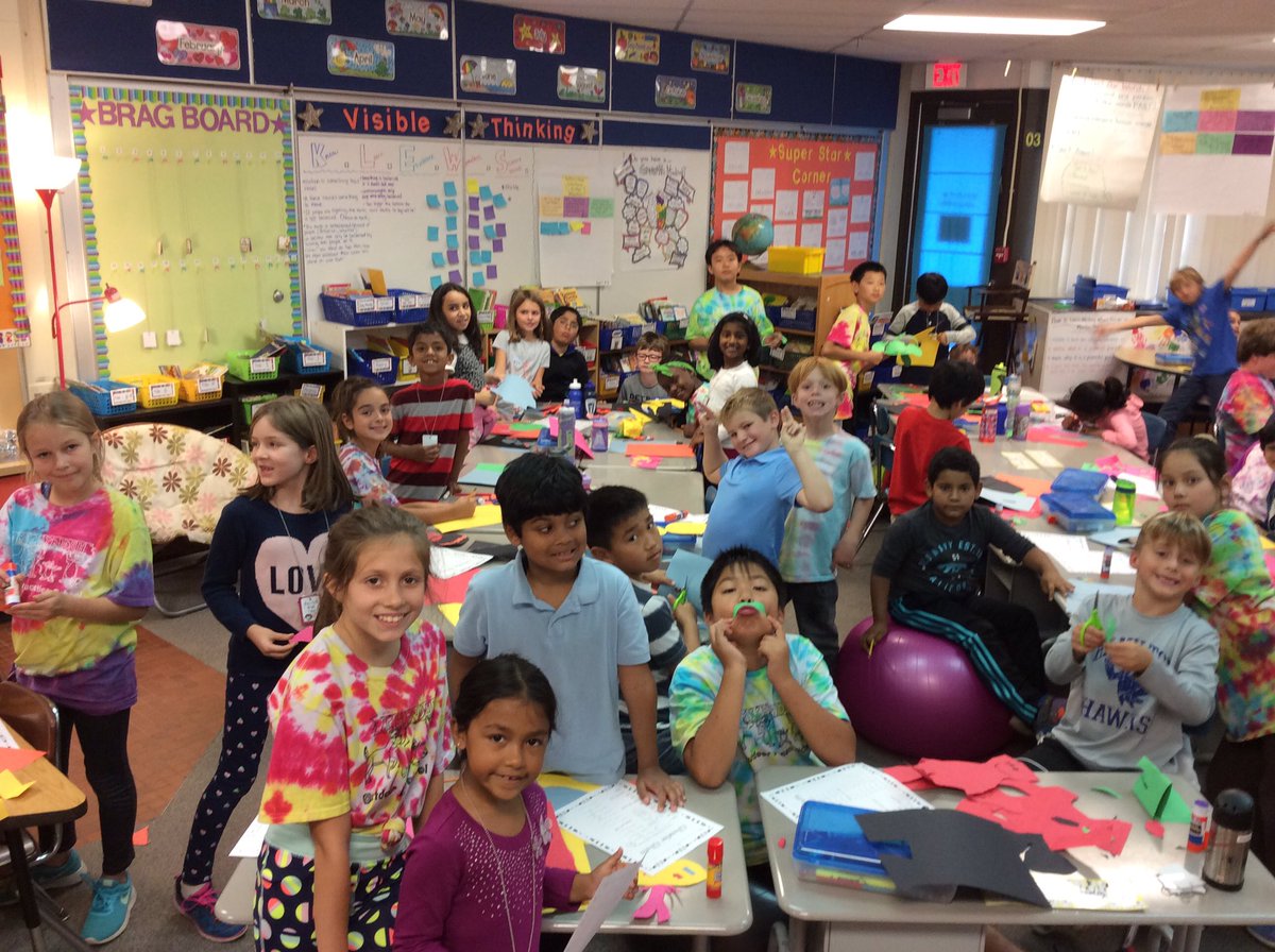 mrsmarulli's tweet photo. We love our buddies! @suzannemiller21 @HamiltonHawks82 https://t.co/rTIbzqsf7M
