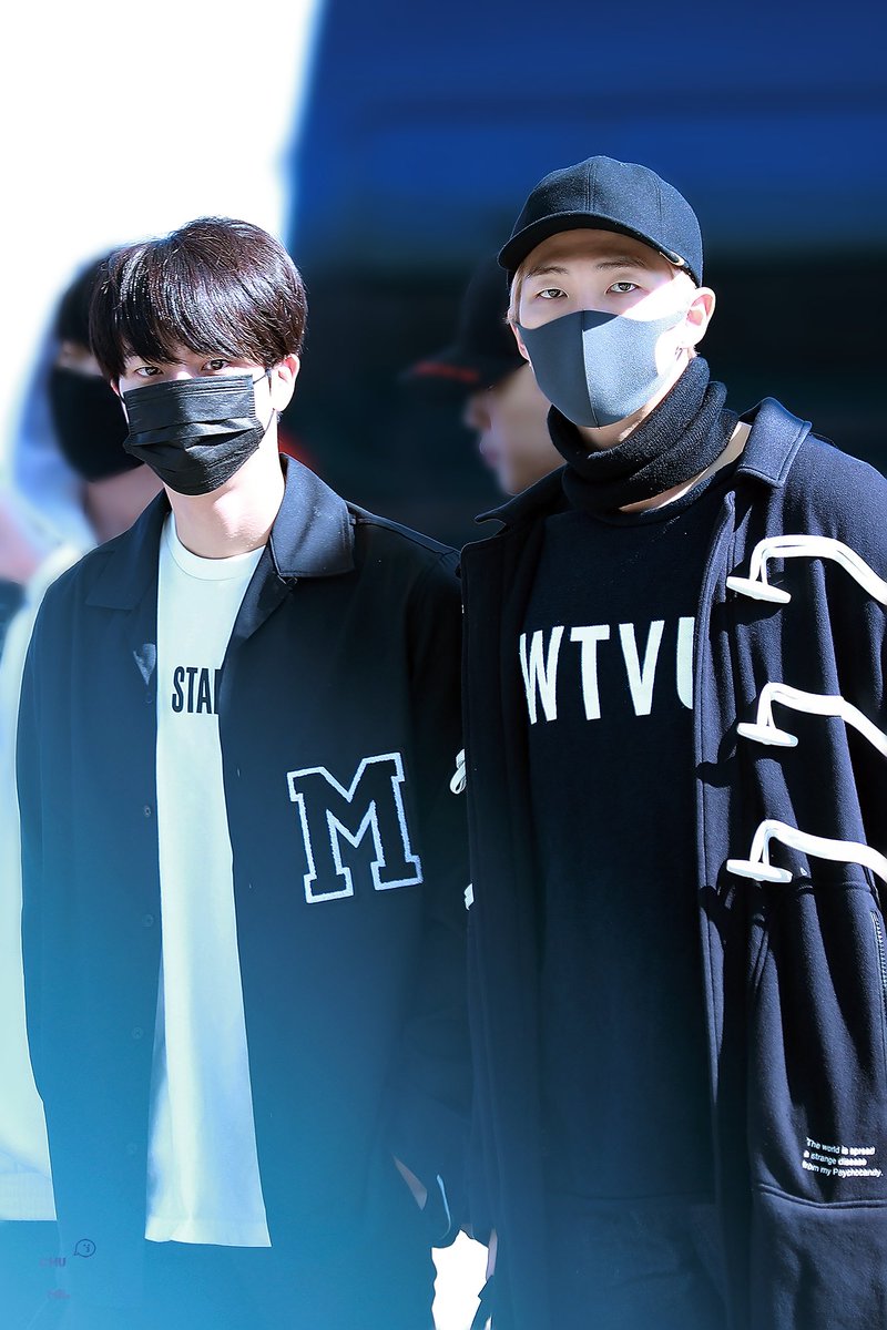CHUME1204's tweet photo. #방탄소년단 #진 #JIN 
#석찌니  #랩몬스터 #남준 #남주니
171020
ALL BLACK😎😎😎 @BTS_twt https://t.co/Q341svVOHg
