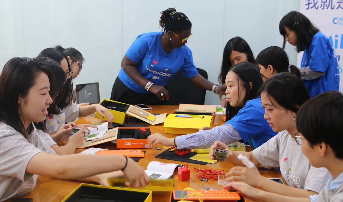 MicrosoftBr's tweet photo. Neste final semana, tem o primeiro hackathon do @i_amthecode no BR para ensinar meninas a programarem #iamtheCODEBR https://t.co/apSrWv7Gn8 https://t.co/pyf07aIjDY