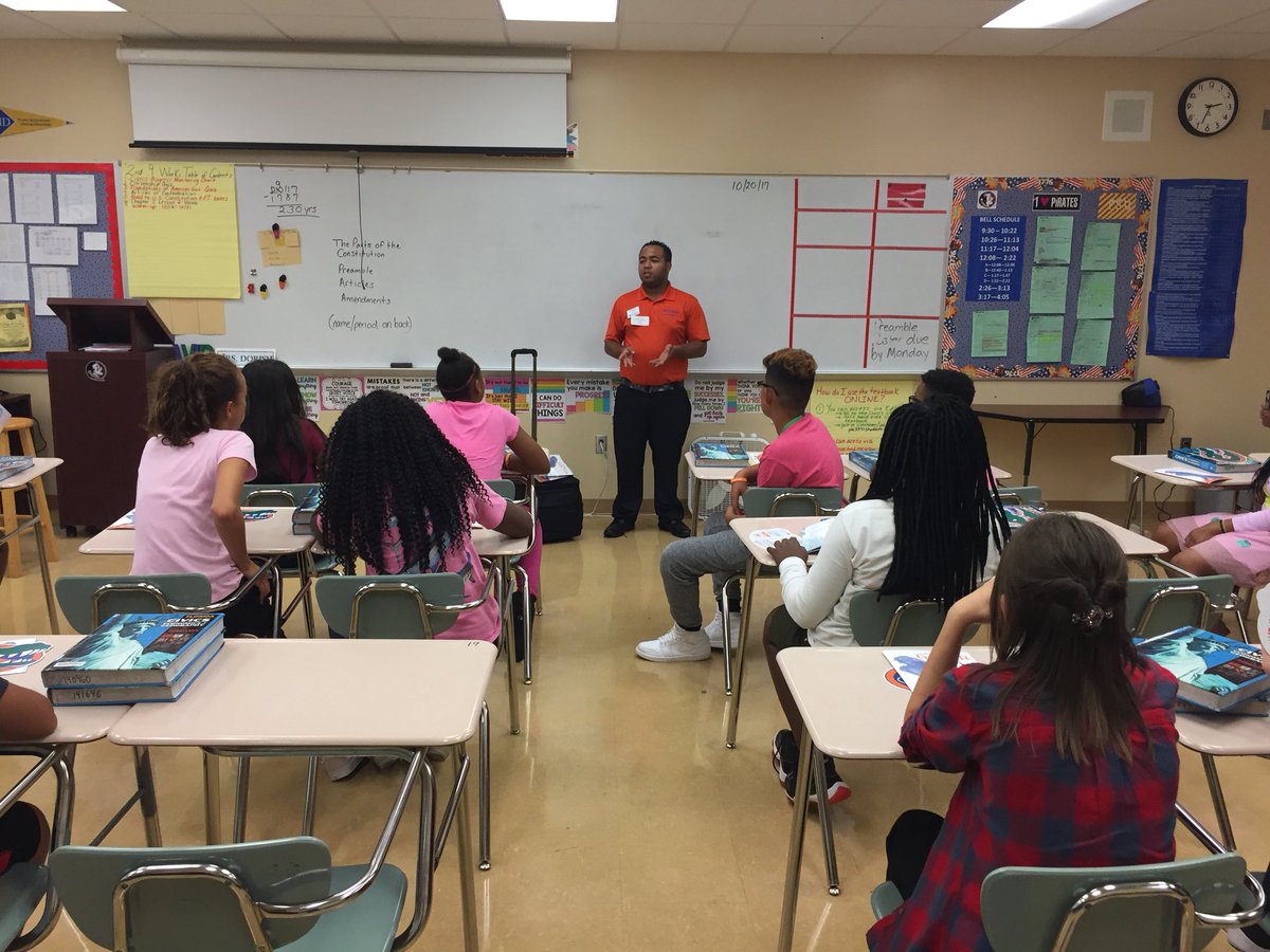 ECMS_Mr_Wheeler's tweet photo. Thank you Mr. Theos Rizos from the University of Florida for speaking with our AVID students today! #collegereadiness #ECMSROCKS https://t.co/g5L3sYPQev