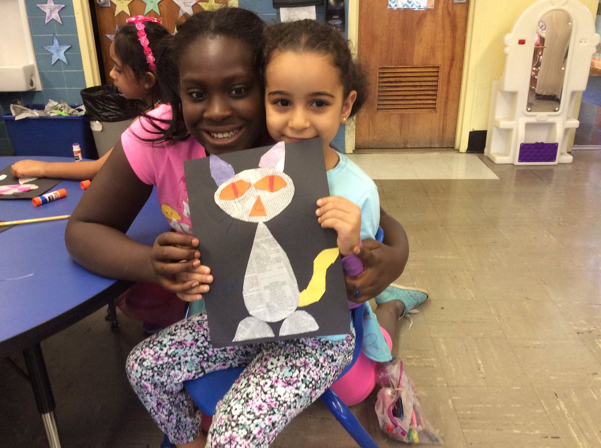 Helping our Kinderbuddies use shapes to create some cool cats <a href="/MrsBrady25/">Nancy Brady</a> @Lafayette_25