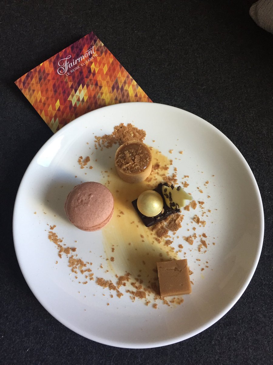 UJInteriors's tweet photo. #mtlmoments just checked in the newly renovated Fairmont! Greeted with this lovely plate https://t.co/KwvQjqbK7F