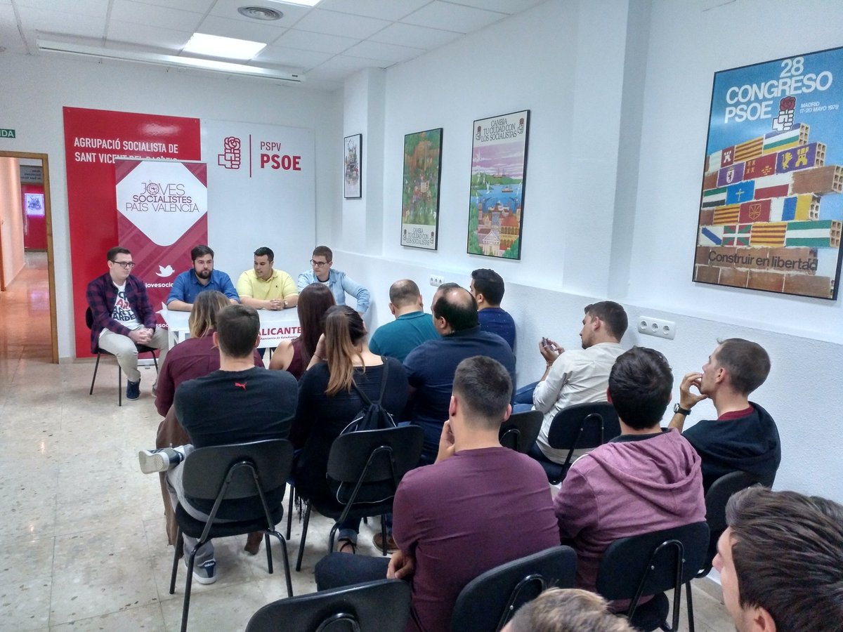 sao_uv's tweet photo. ✏️ El nostre Coordinador Pau Haro (@haro_pau) firma l'acta de constitució de SAO Alacant

✊Ho fem possible, fem SAO! https://t.co/rSsFVnLDT1