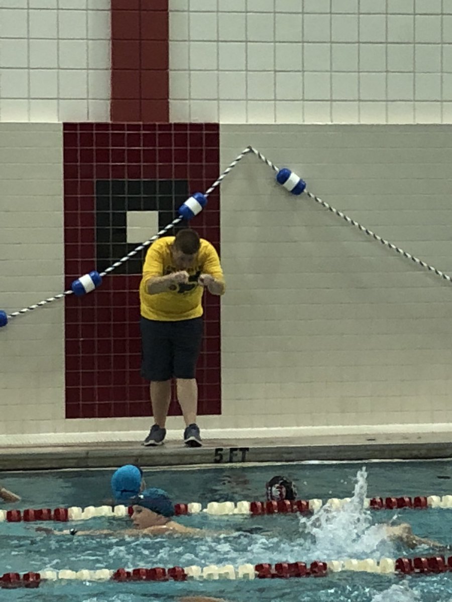 NHAquatic's tweet photo. Coach Keith getting it done with a fun circuit broken by lanes. #gonha https://t.co/v4umpAE9zj