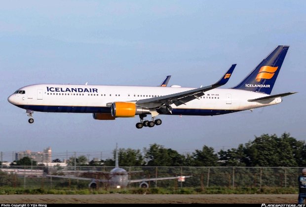 RangaDesh's tweet photo. @de__barry Come to Belgium to a #planespotting bridge in Belgium. You can read their #tailnumbers https://t.co/z1sfmey4Uc