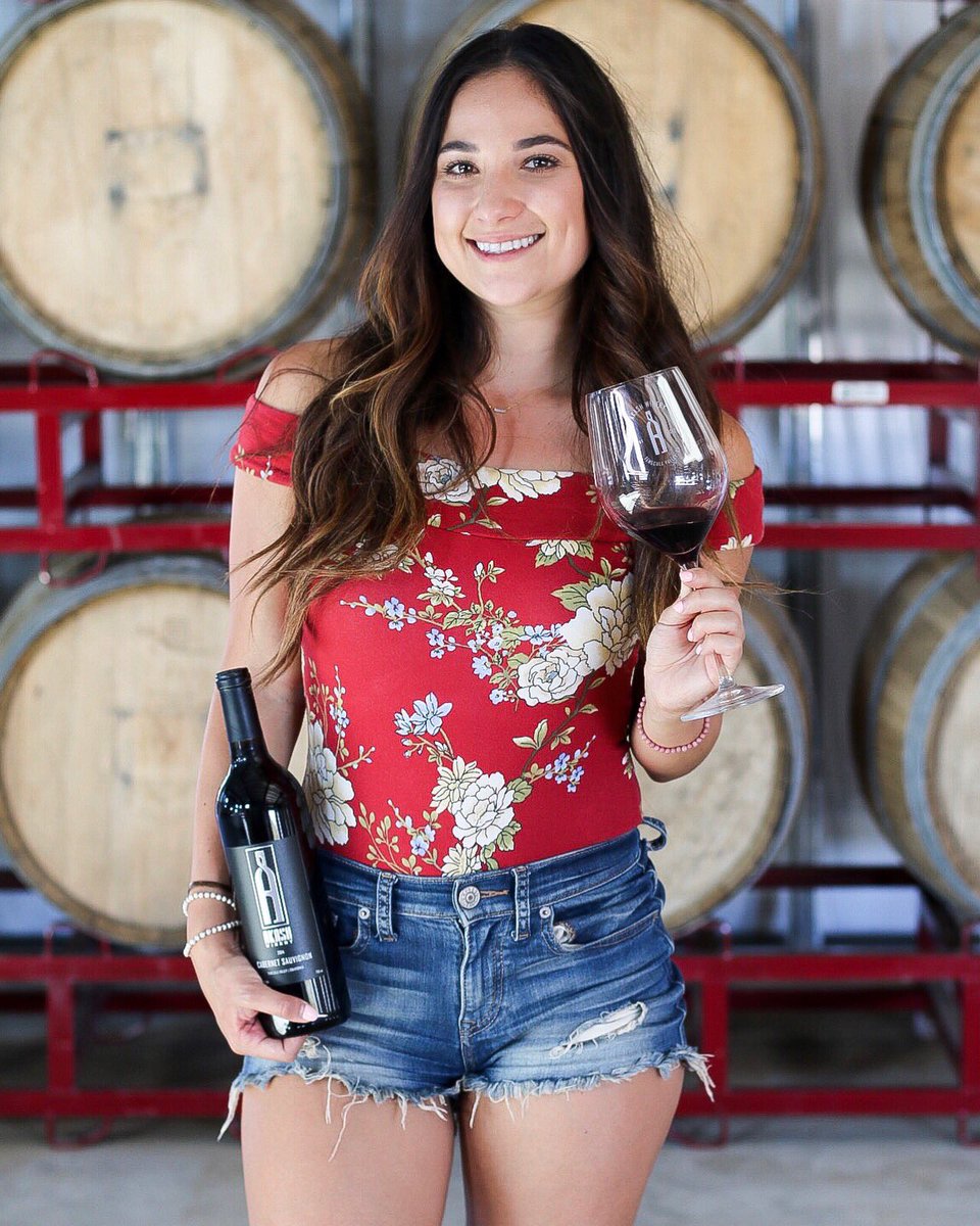 TemeculaLF's tweet photo. Message me on Instagram @ temeculalife for a free wine tasting and tour https://t.co/btteceAKvT