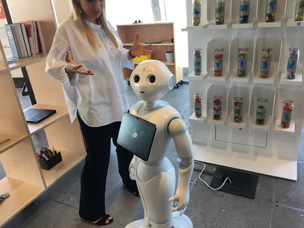 davidbrut's tweet photo. Very cool #innovation #robotics #ai demos @SAP NYC @folloze https://t.co/7abjVBH4zL