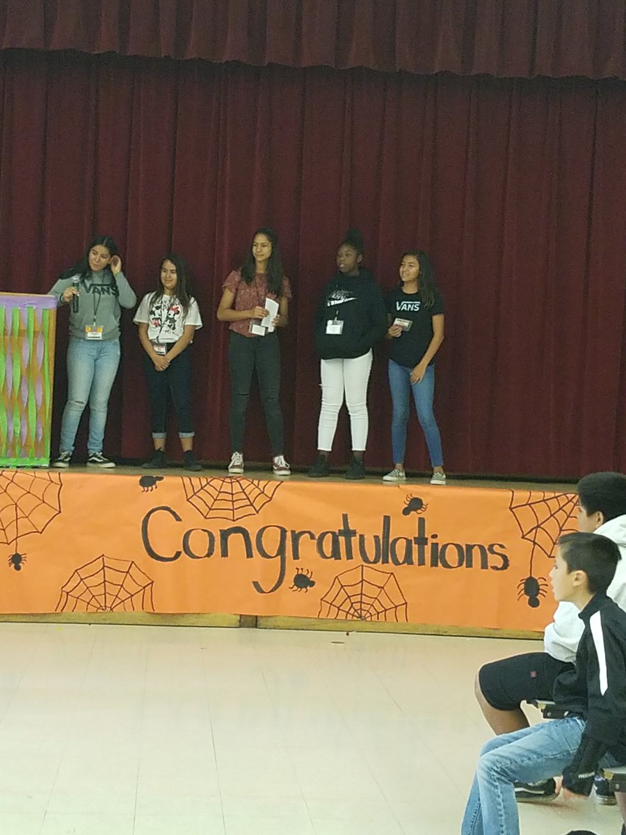 THMSWEBcrew's tweet photo. #THMSWEBcrew putting on the core awards. So amazing having students recognizing their peers achievements. @THMS_CJUSD @ColtonJUSD https://t.co/DLIsOhUP5y
