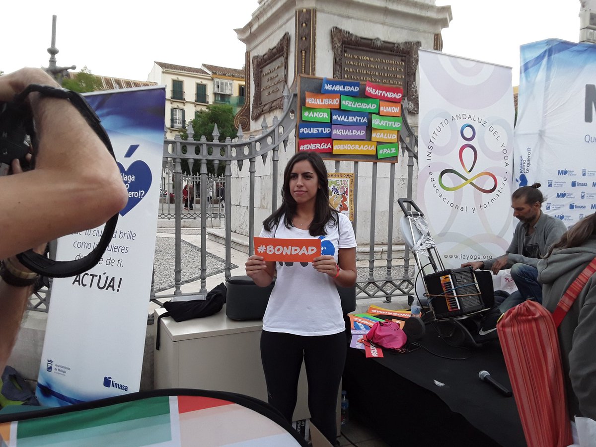 YogaMalaga's tweet photo. Yoga= Valores Universales. @BarrioPicasso #MLGCTQ #YogaenlaPlaza https://t.co/Zc5UVTRdYS