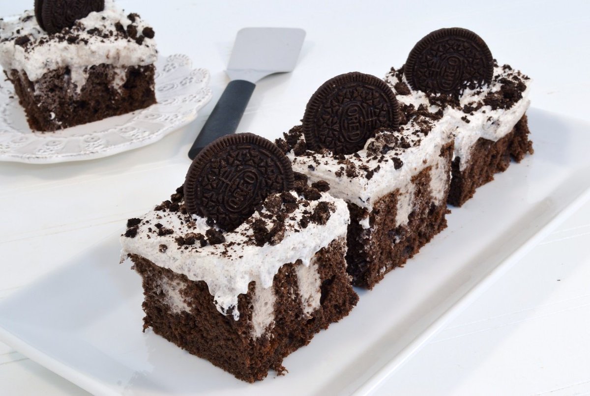 This easy Oreo Poke Cake #recipe is just the sweet treat your weekend needs...