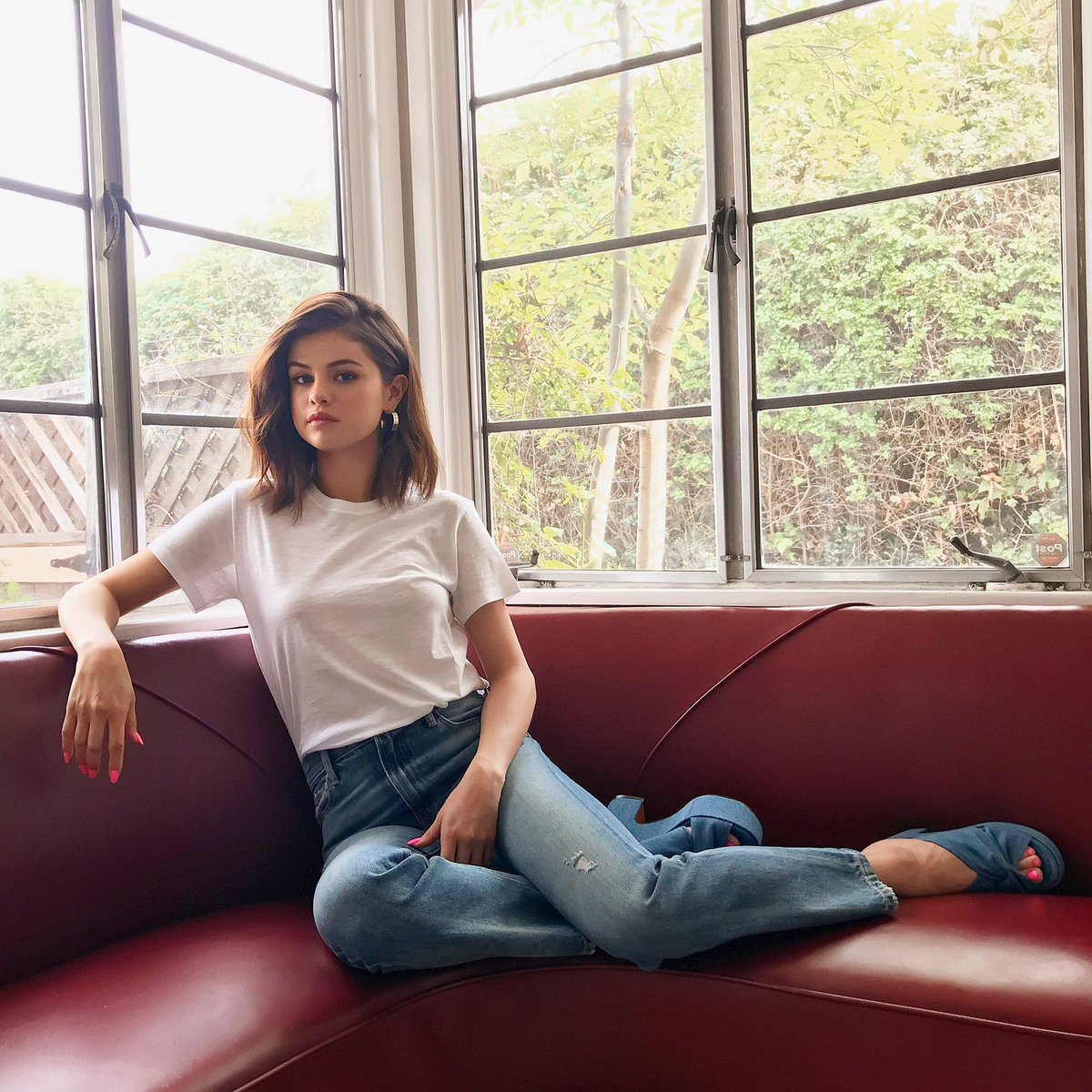 SelenaFanClub's tweet photo. She Is First 👑 https://t.co/OLspxLKLVV