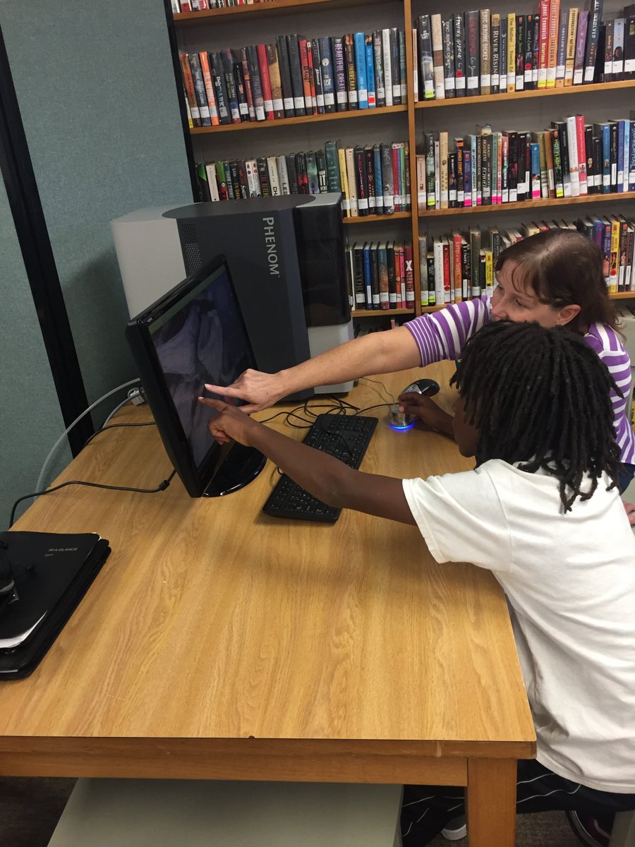 duke_smif's tweet photo. We brought a scanning electron microscope to the @DurhamCountyLib last week!  Kids loved it!#STEM #bringingsciencetothepeople #SEM #tinycool https://t.co/U0h17MIByi