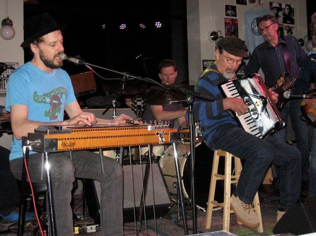 Playing tonight @ Old Winery, Niagara with The Old Winos, 9pm! Pic from last time with my dad Eric Altmann on accordion