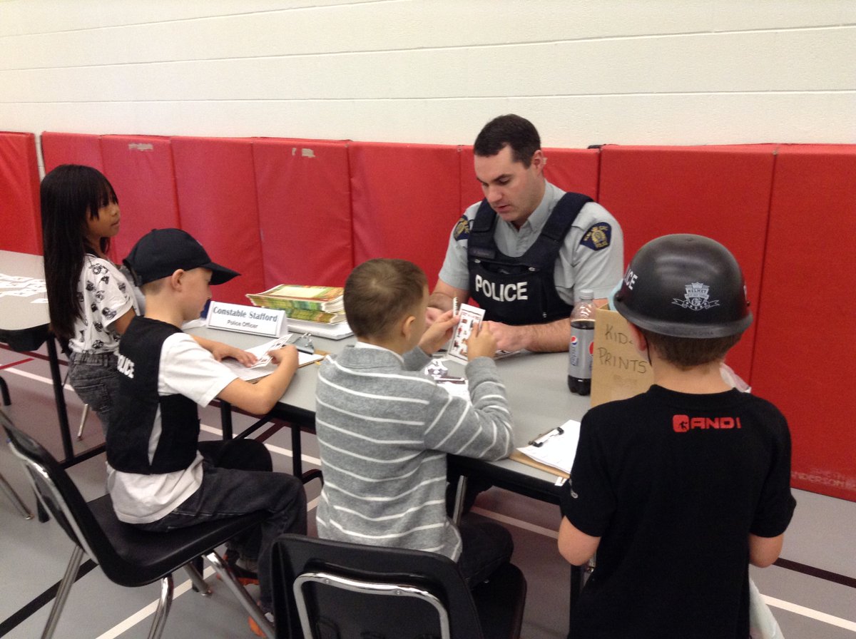 SaintHenrysJr's tweet photo. Thank You to our community members for being a part of our Career Fair! What a success! #SoBlessed #BuildingOurFutureByLearningTogether https://t.co/ydXVPPgV1i
