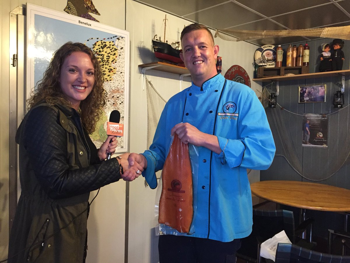 EuniceNahuis's tweet photo. Heerlijke vis gehad bij de @jongensvdfant. In december mogen we @1008AM ook zalm weggeven aan luisteraars! #10jaargrootnieuwsradio https://t.co/KxrpXk8zLr