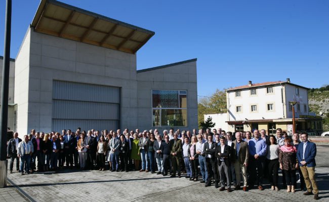 Pablo_Zuloaga's tweet photo. 25 aniversario de la Federación de Municipios de Cantabria en Val de San Vicente. Fundamental para compartir el desarrollo de los municipios https://t.co/29Qt8skKoo