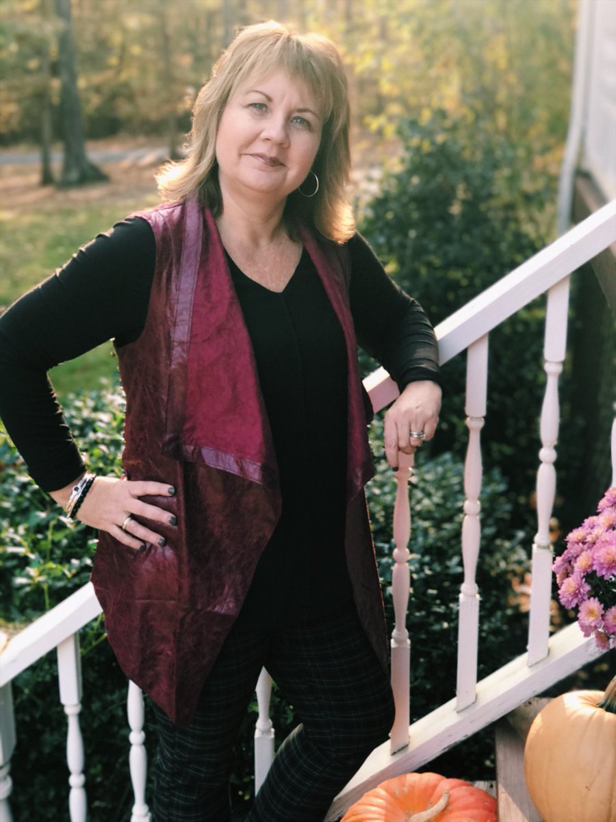 BSimplyCharming's tweet photo. For all our gals that have closets full of black, this vest adds the softest touch for cooler weather ๐ #socharm... https://t.co/P3zQ29kxyw
