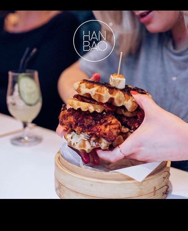 JordanGraham28's tweet photo. Spotted @_HEATHERALICE with a CHICKEN burger 👀 https://t.co/iVS29OcLCm