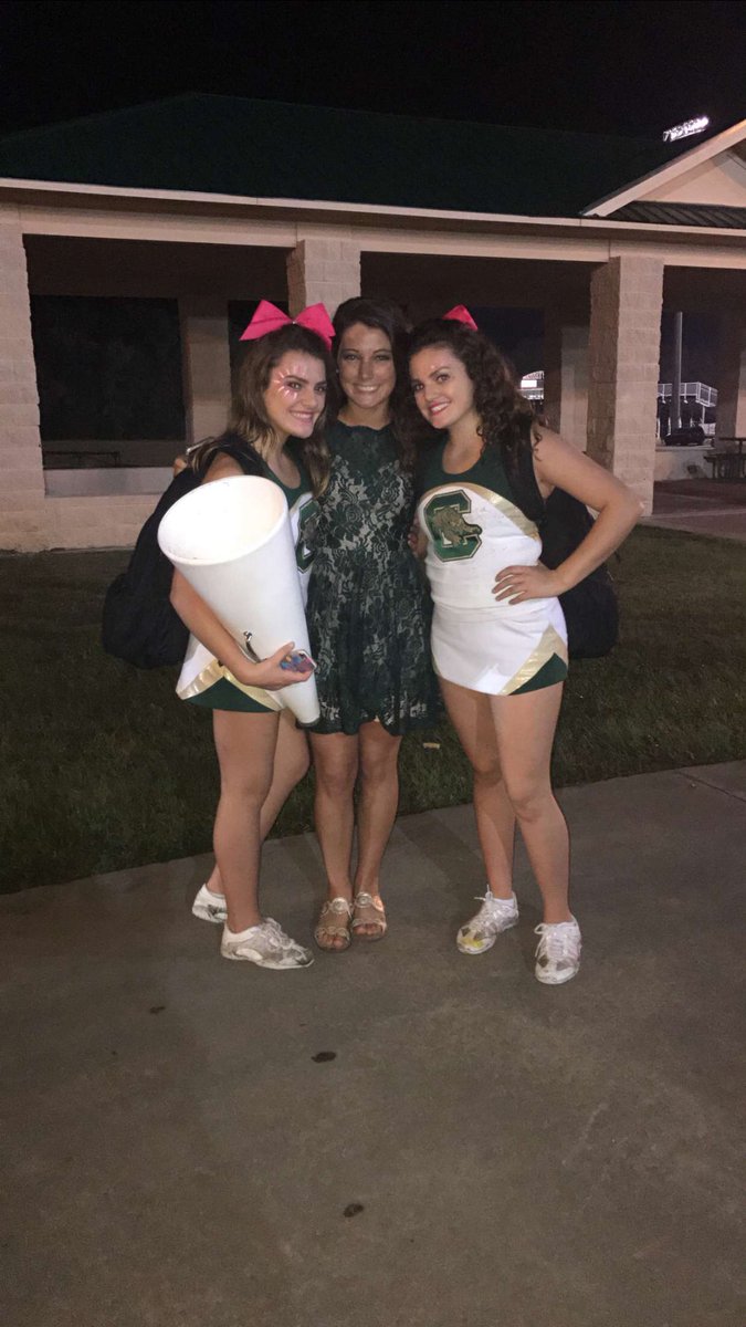 amandaybenton's tweet photo. Region champs is on the line...making history tonight...last time playing Sumter in our conference. #let’s eat!!! #beatsumter #8isgreat💚💛 https://t.co/GwbNRatuJY