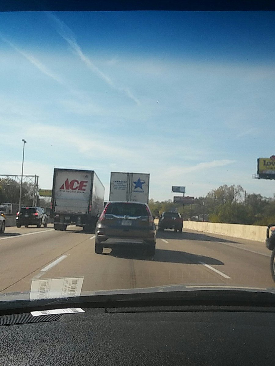 MrWatchTheLeft's tweet photo. Not even in #Chicago yet and I'm about to be #halfhot about this traffic https://t.co/vy8rjY438o