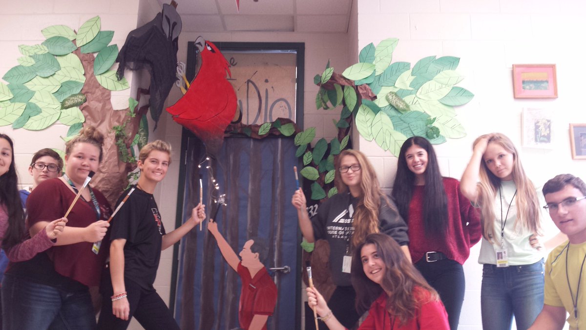 The_StudioFBHS's tweet photo. Art 2 is super proud of the amazing "enchanted castle" door we made! It's Principal Dr. Carter fighting with a Falcon patronus! #FBHSart https://t.co/LJTxLx18TG