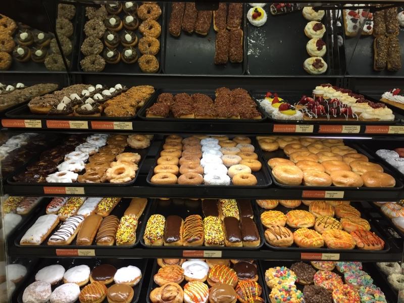 Marshall_HyVee's tweet photo. Come experience the delicious variety of donuts we have for newly active donut program. Freshly fried and decorated donuts daily! 🍩🍩😋 https://t.co/JMkU5T6Qwq