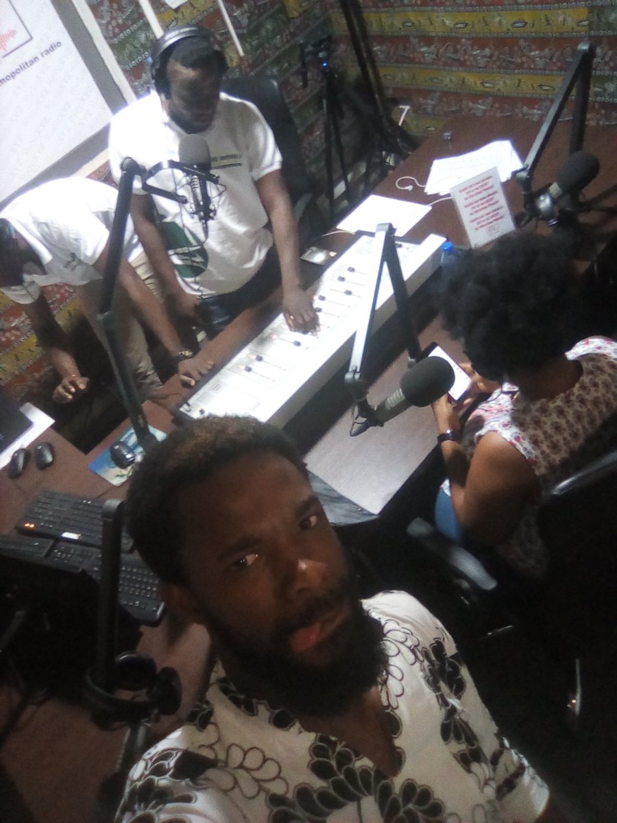 Id_JamesBrown's tweet photo. Shooting the breeze with @fosterromanus And @heiressjacinta #LicenseToRant https://t.co/ROEf1e4ADy