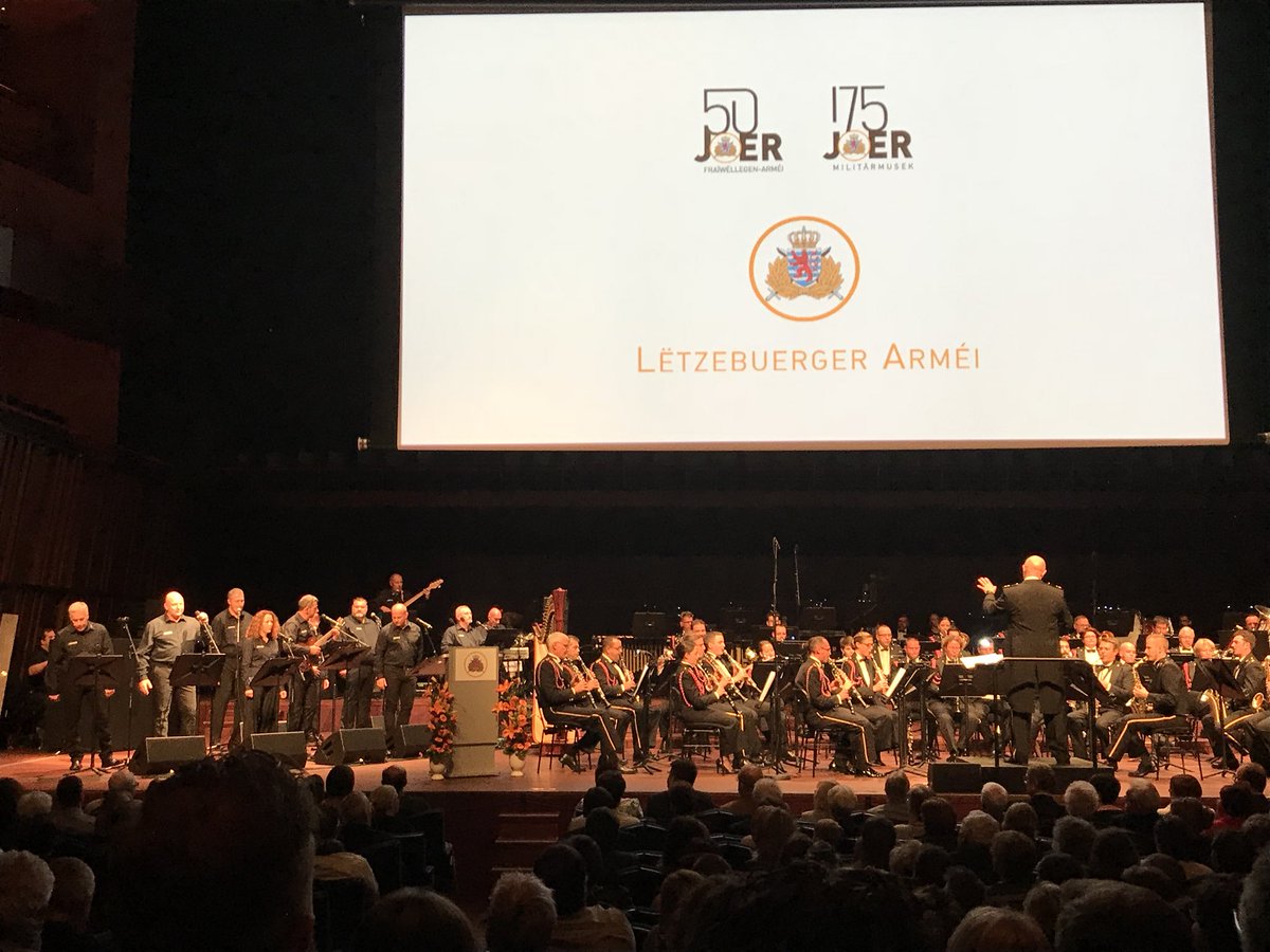 Xavier_Bettel's tweet photo. 50🎂Fraïwëllegen-Arméi an 175🎂Militärmusek. Merci @ArmyLuxembourg fir aeren Asaatz fir eis alleguer.XB https://t.co/w3KksMcU1A