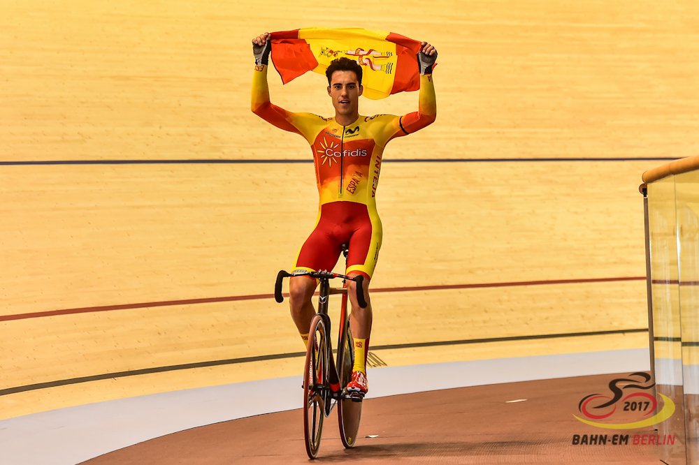 TrackWorlds2020's tweet photo. WHAT A FINISH!! @alberttorresb wins the title in men's omnium - with the last sprint in the points race! Well done!!
@RFECiclismo https://t.co/AleRE8mOwV