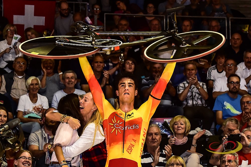 TrackWorlds2020's tweet photo. WHAT A FINISH!! @alberttorresb wins the title in men's omnium - with the last sprint in the points race! Well done!!
@RFECiclismo https://t.co/AleRE8mOwV
