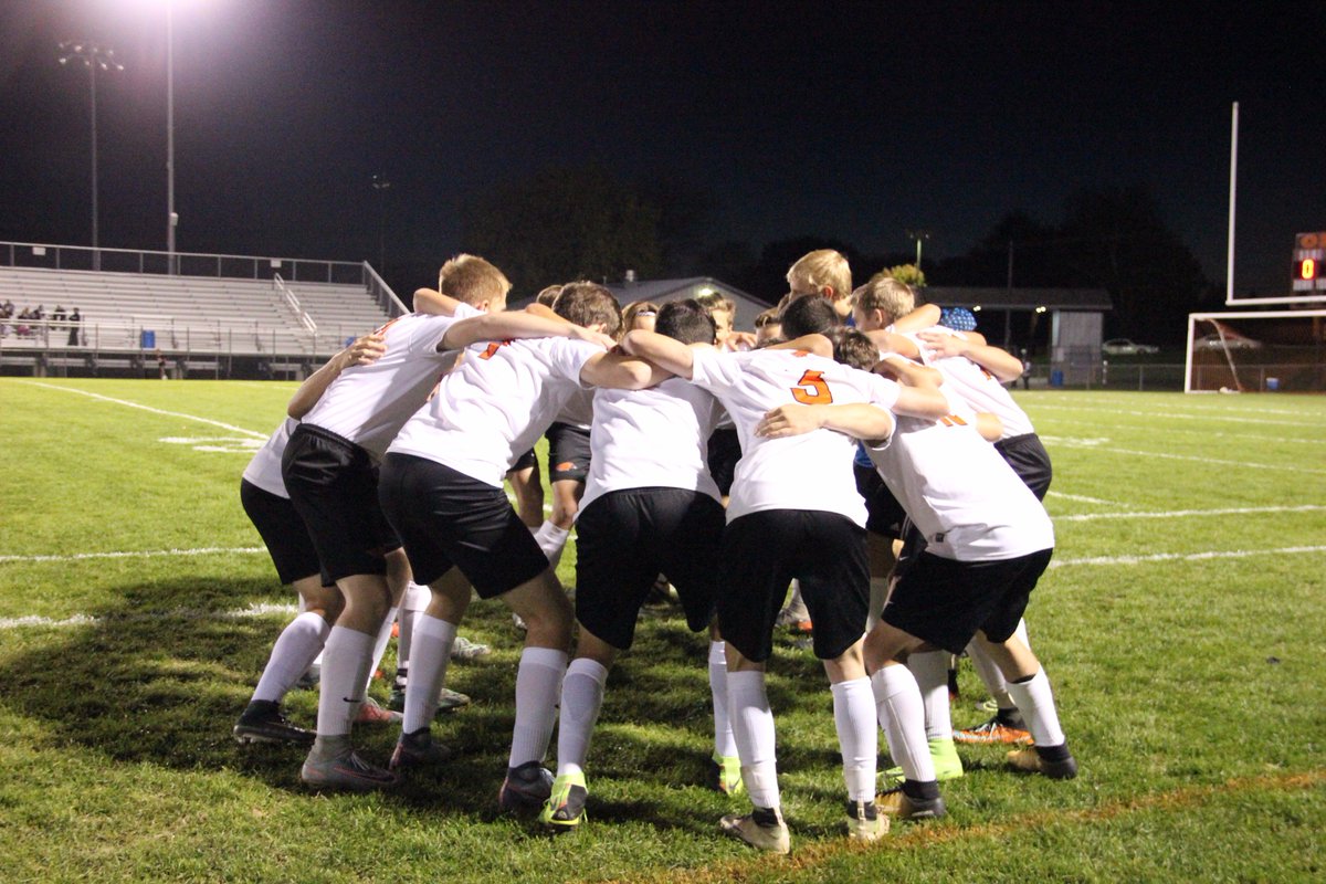 Congratulations to our @HUHSSoccer team who defeated Fond du Lac last night, 8-0 and will host Kimberly at 7 p.m. Saturday, Good Luck!