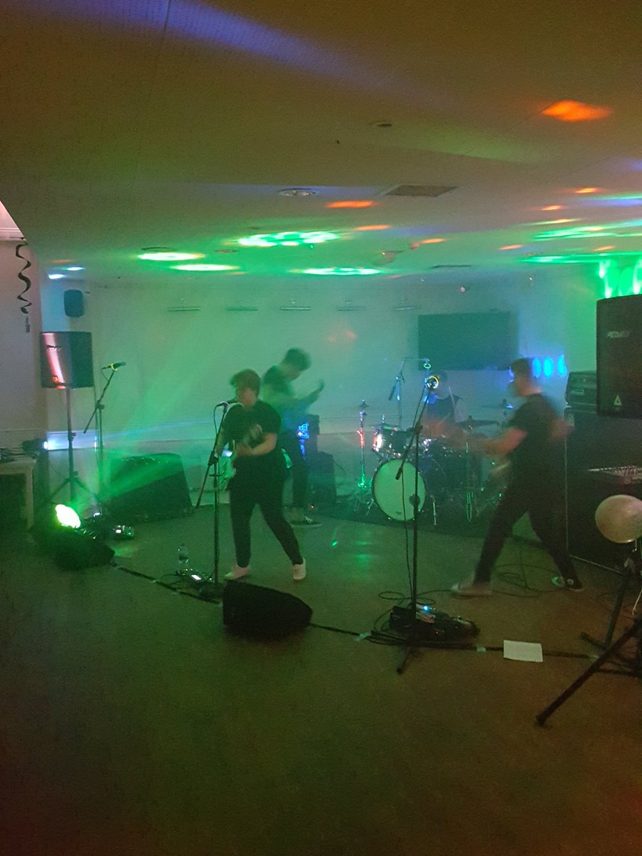 SCDevizes's tweet photo. @AEAOfficial Live now for Emma's sweet 16th! ��� https://t.co/Uaeno9JRxl