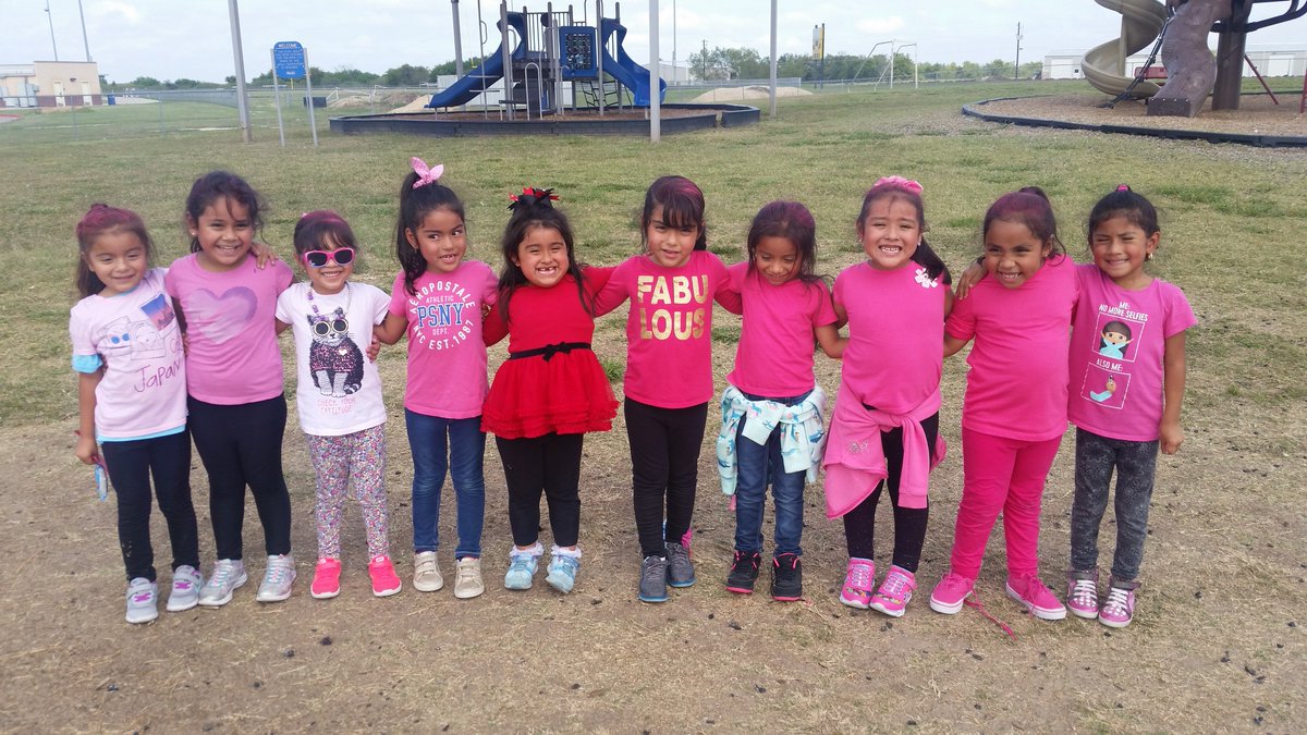 VEllyson10's tweet photo. Pink Out for Breast Cancer! @HaysCISD @Hawkredible #HESKinder https://t.co/b8Zph97zWz