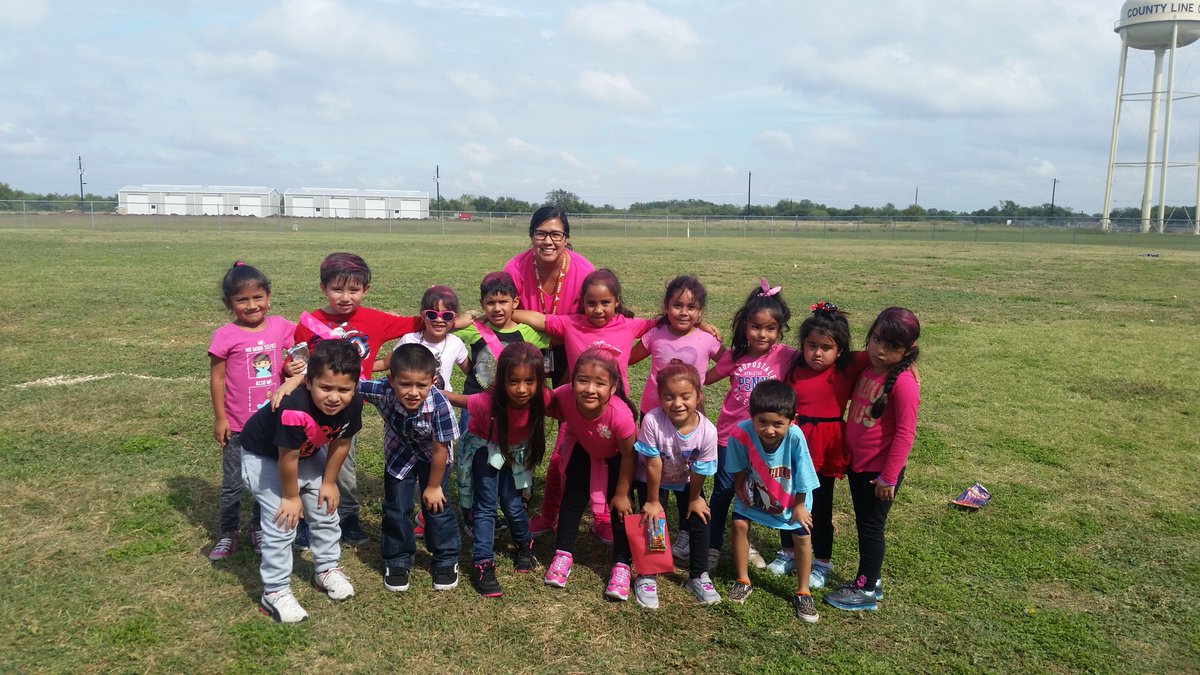 VEllyson10's tweet photo. Pink Out for Breast Cancer! @HaysCISD @Hawkredible #HESKinder https://t.co/b8Zph97zWz