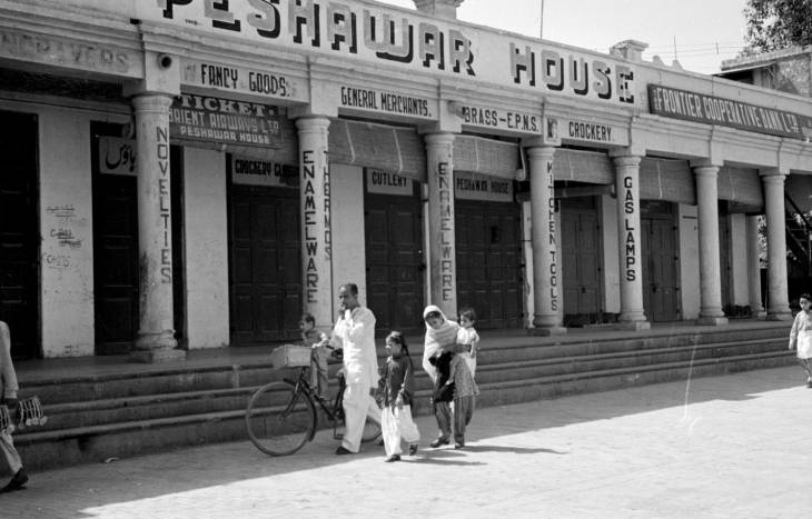 SelanyPEW's tweet photo. 1950s :: Peshawar House , Peshawar 

(Photo - University of Wisconsin-Milwaukee Libraries ) https://t.co/aFY14L4r66