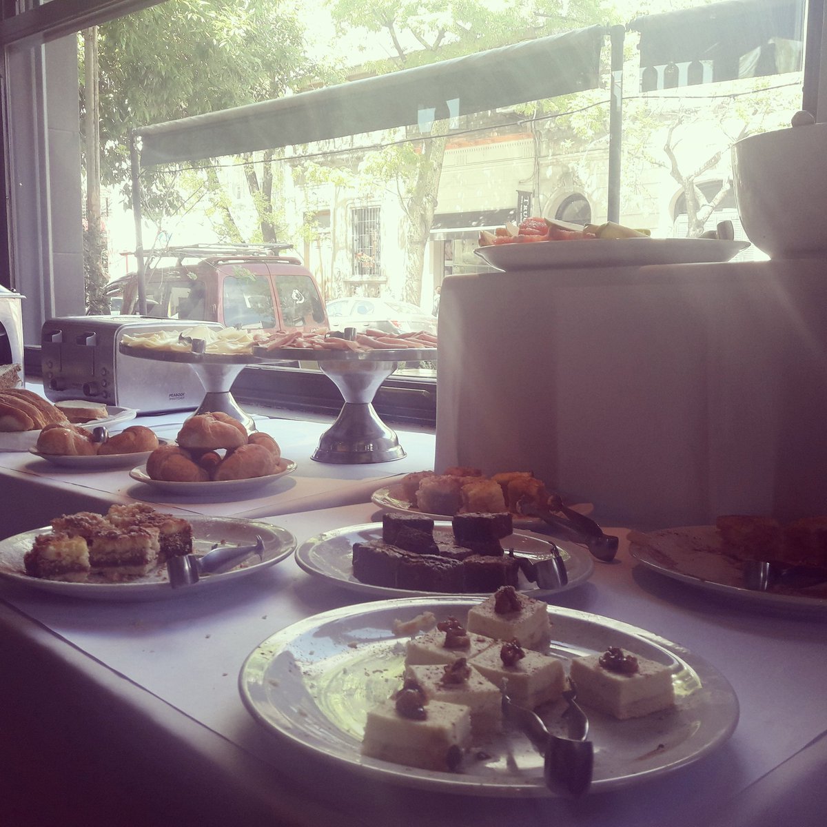 JanioRestaurant's tweet photo. Preparate este Sabado para el Desayuno Buffet de 8 a 12 hs. ↪️Domingo Elecciones! Abrimos a  las 10 hs te esperamos! https://t.co/iL5ee6ecZS