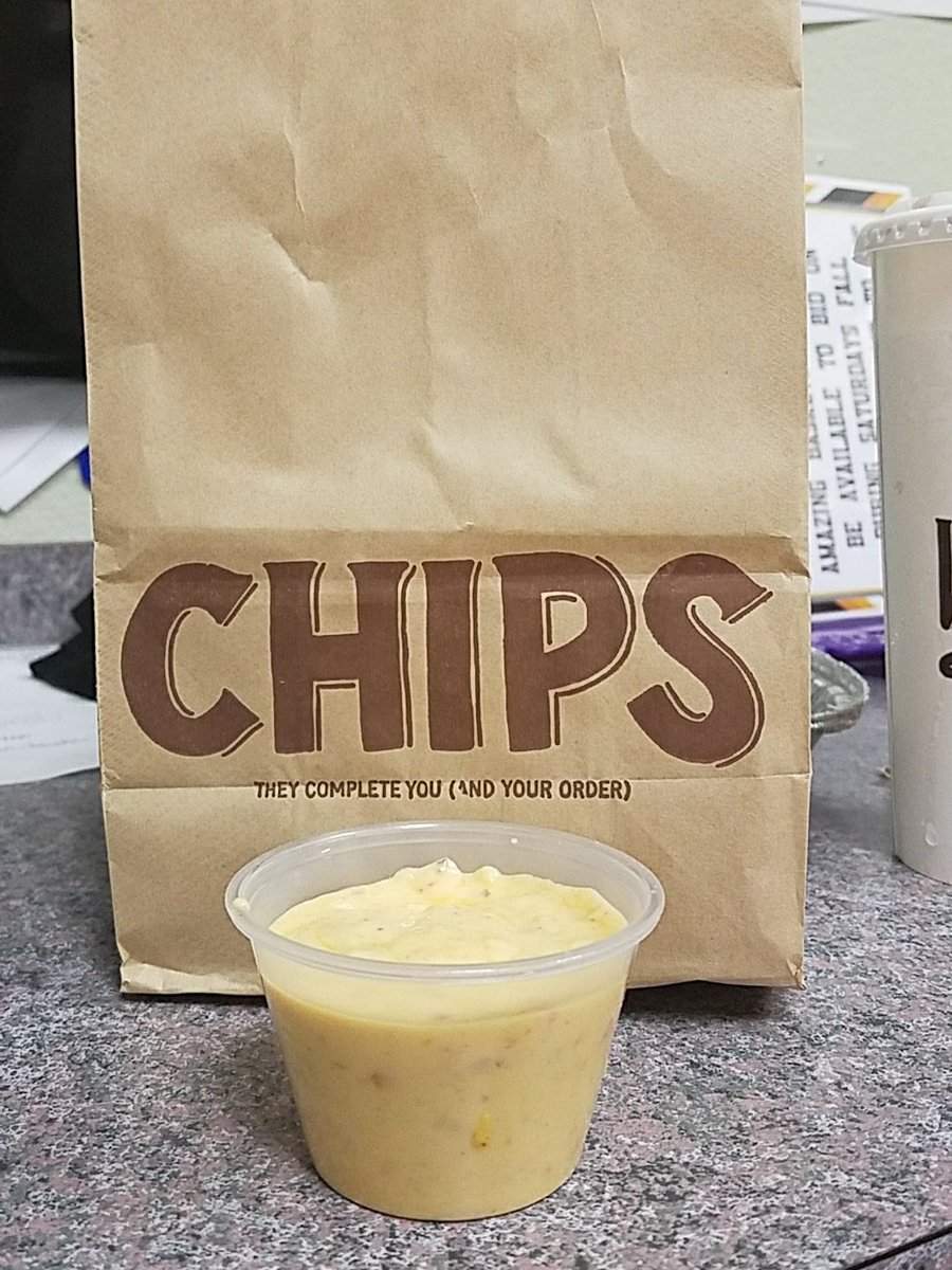 ChristyIvony's tweet photo. @ChipotleTweets Just wasted $3.34 for chips and queso that's a sandy texture and taste worst than canned cheese. #iwantmymoneyback 😒 https://t.co/eXoP8oItZS
