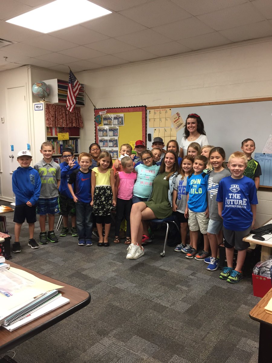 ttoddedu's tweet photo. Learning about another culture, Italy. Alessia Rocca visited us from Italy. #whywisd #CrockettRoos https://t.co/rA6zponL4q