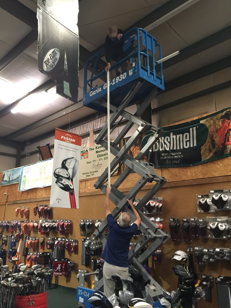 bventuregolf's tweet photo. Time to change lightbulbs at Bonaventure. LD Waters does pretty good for 88 years old! https://t.co/dTkqF1MvXO