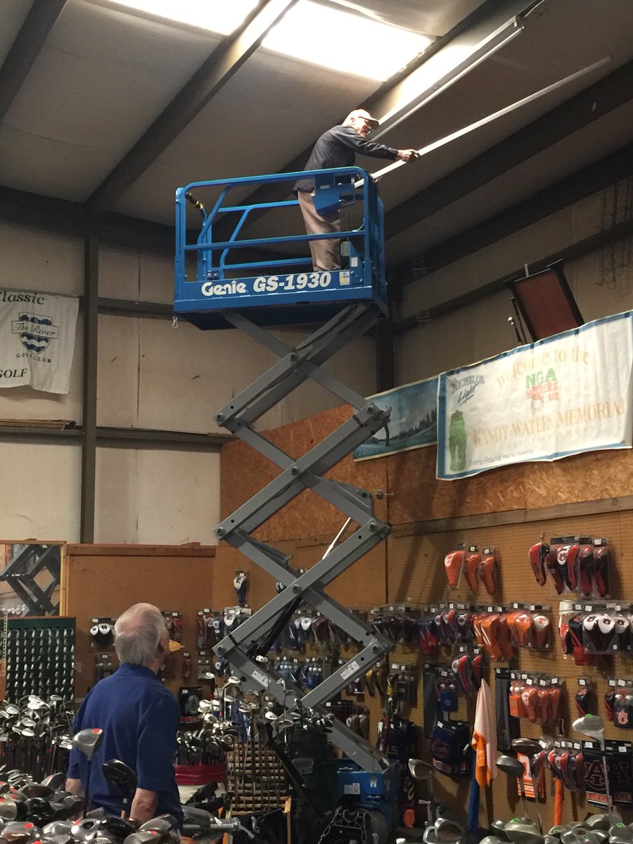 bventuregolf's tweet photo. Time to change lightbulbs at Bonaventure. LD Waters does pretty good for 88 years old! https://t.co/dTkqF1MvXO