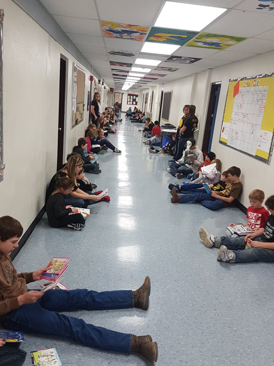 itunaschool's tweet photo. Ending off #EducationWeek2017 with some school wide buddy reading! #Literacy #ItunaSchool https://t.co/3ARkp2FSOd