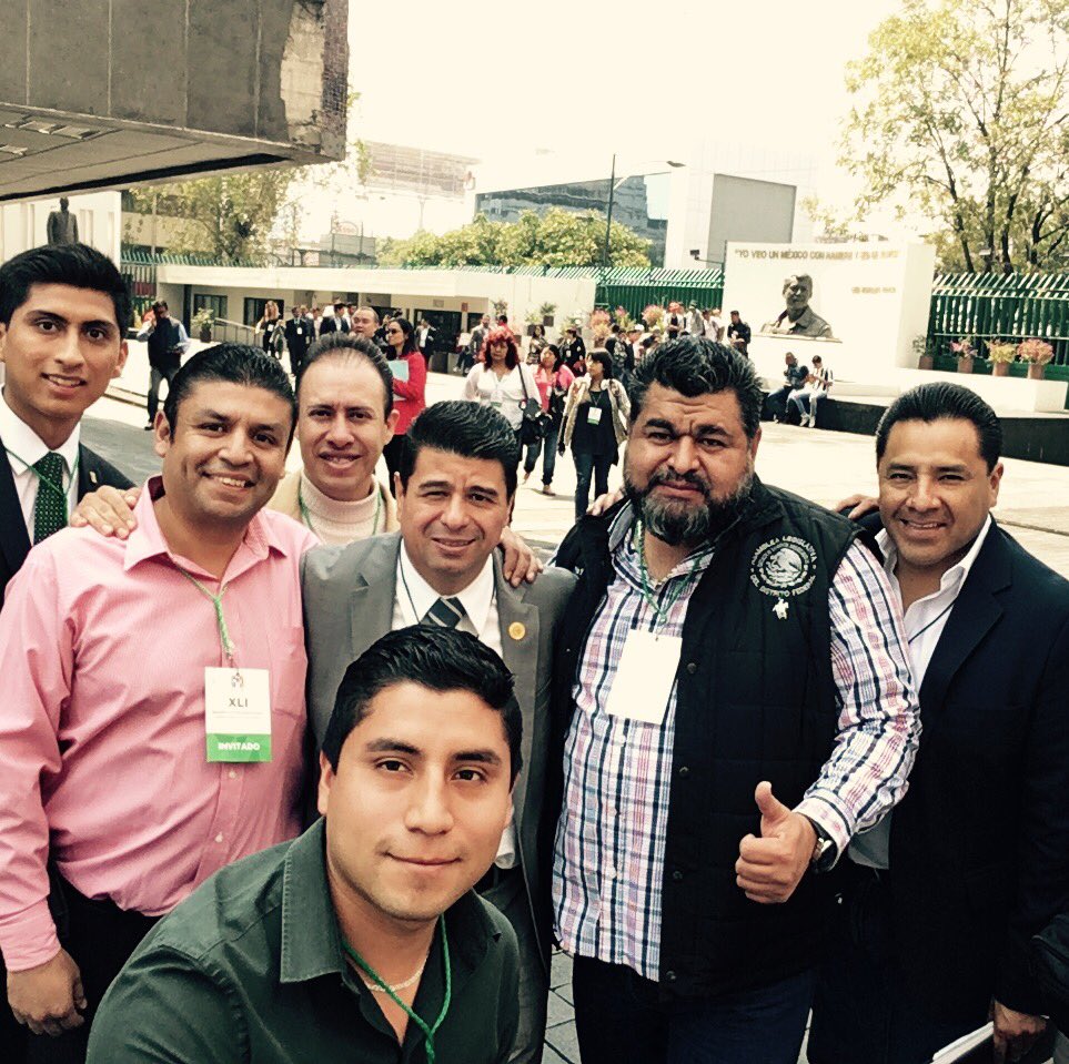 Ferferrehoms's tweet photo. Con nuestro líder @IBetanzosMTDF en la XLI Sesión Extraordinaria Consejo Político Nacional presente @FColosio_Iztap1 #PRI @eruviel_avila https://t.co/lKW4e4dGUZ
