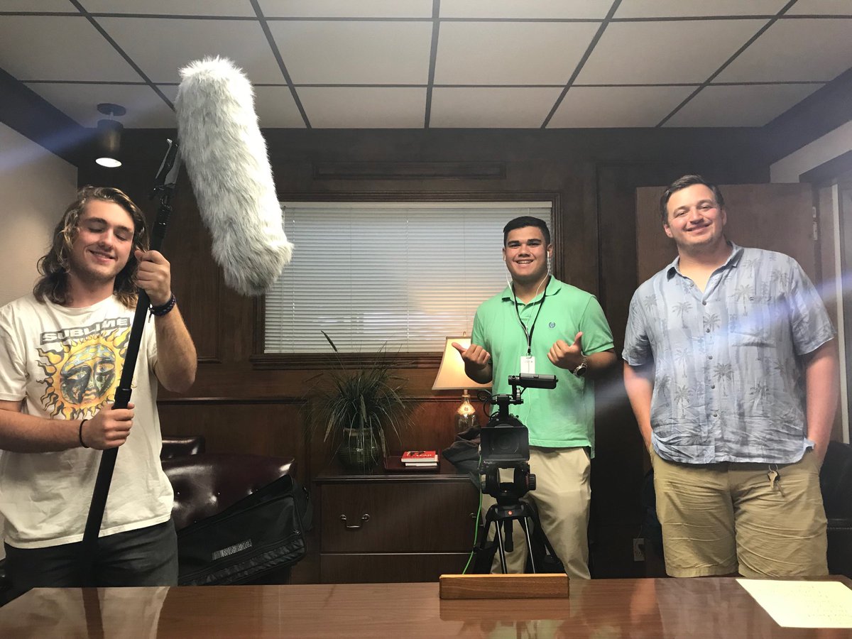 tanyalayneander's tweet image. AHS AV student experts on the job. Get ready for a close-up! #azleisdway