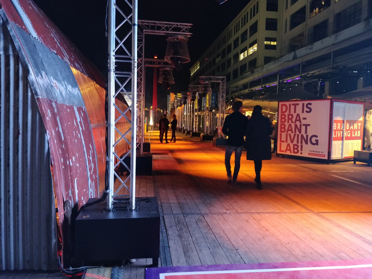 JudithVink's tweet photo. Fantastische opening van #DDW17! Geweldige sfeer, nieuwsgierige bezoekers en nu al trots op wat we met @livinglab2017 hebben neergezet. #bll17 https://t.co/eEO9PLFRAr