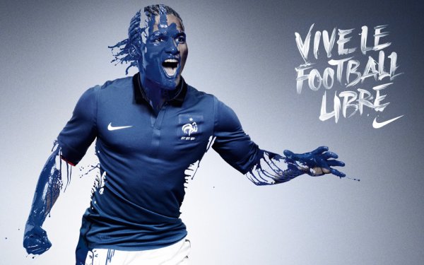 Para los nerds del DISEÑO de camisetas de fútbol (MKT tb) va este hilo sobre el difícil trabajo de Nike en la selección de Francia. 🇫🇷⚽️